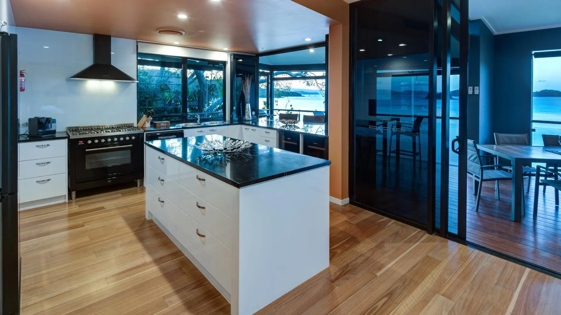 Apartamento Edge 18 Waterfront Luxury Isla Hamilton 0*,
